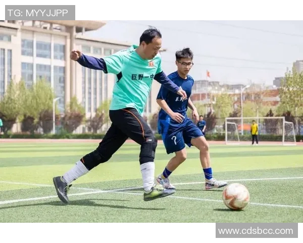 足球的魅力在于激情与团结让我们共同感受梦想与奋斗的力量 足球的魅力在于激情与团结让我们共同感受梦想与奋斗的力量