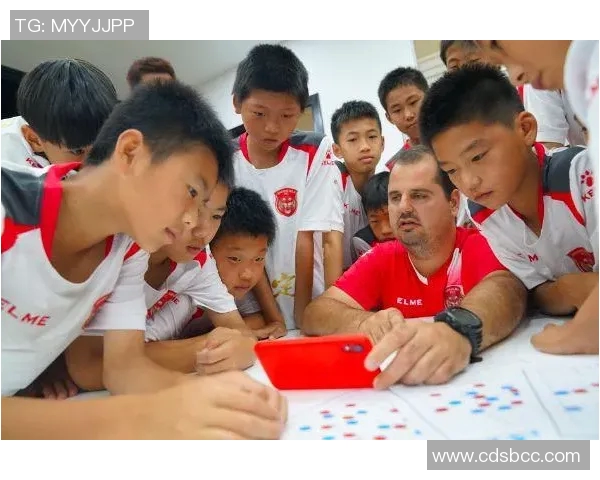 足球明星的另一半：她们背后的故事与生活点滴